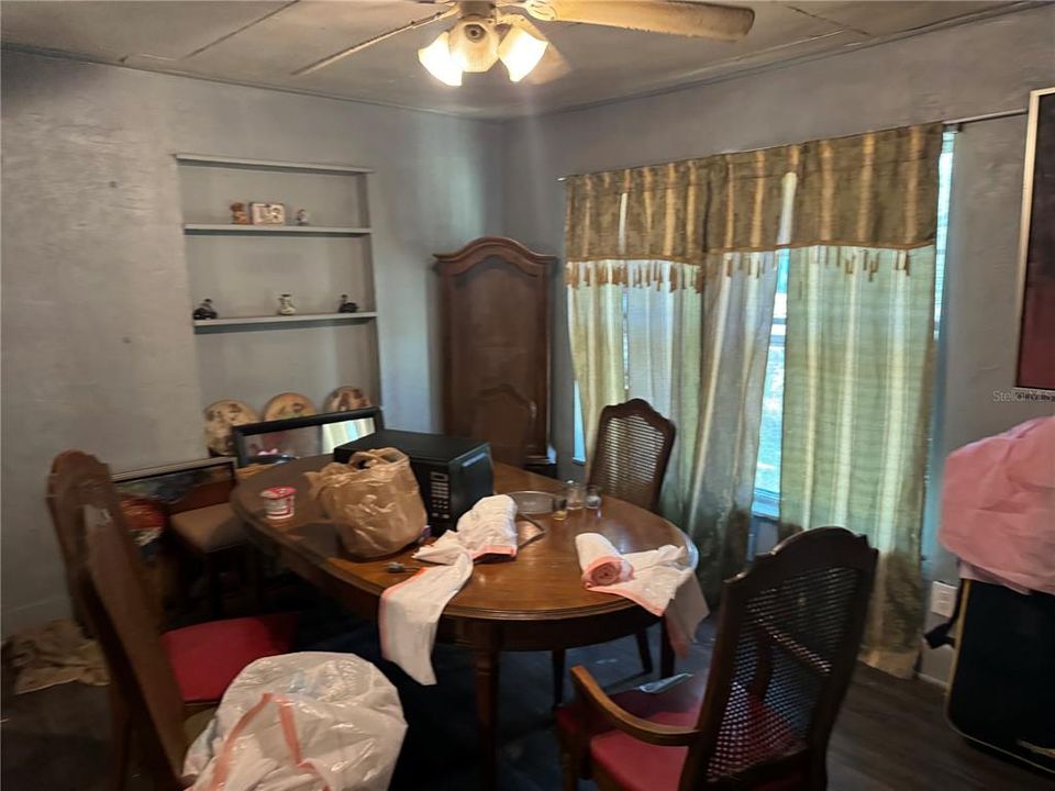 For Sale: $99,900 (3 beds, 1 baths, 978 Square Feet)