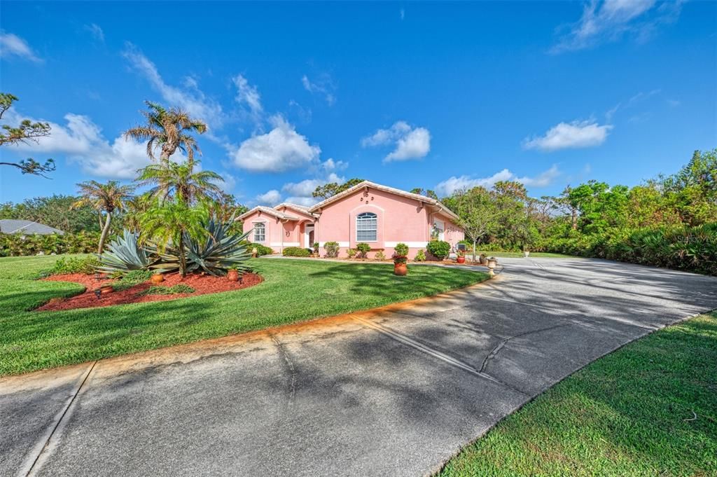 For Sale: $699,900 (3 beds, 2 baths, 2063 Square Feet)