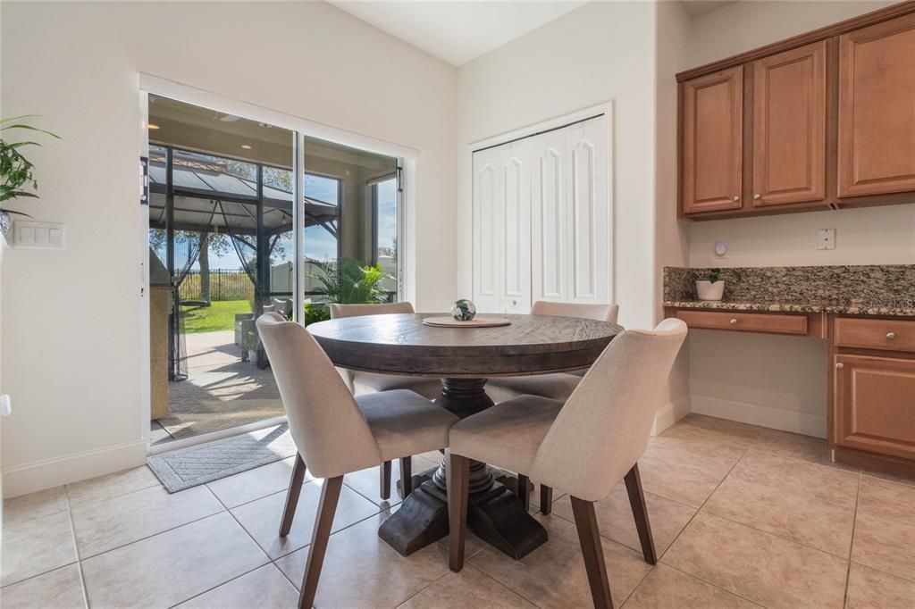 eat-in kitchen nook