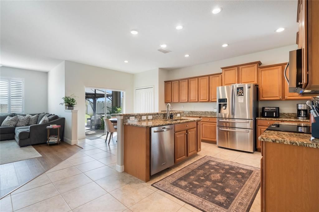 open floor plan with views of backyard and eat-in nook