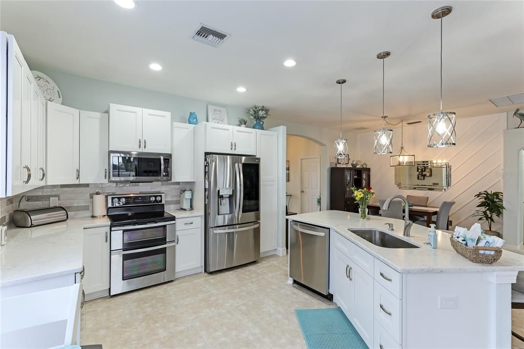 For Sale: $389,900 (3 beds, 2 baths, 1715 Square Feet)