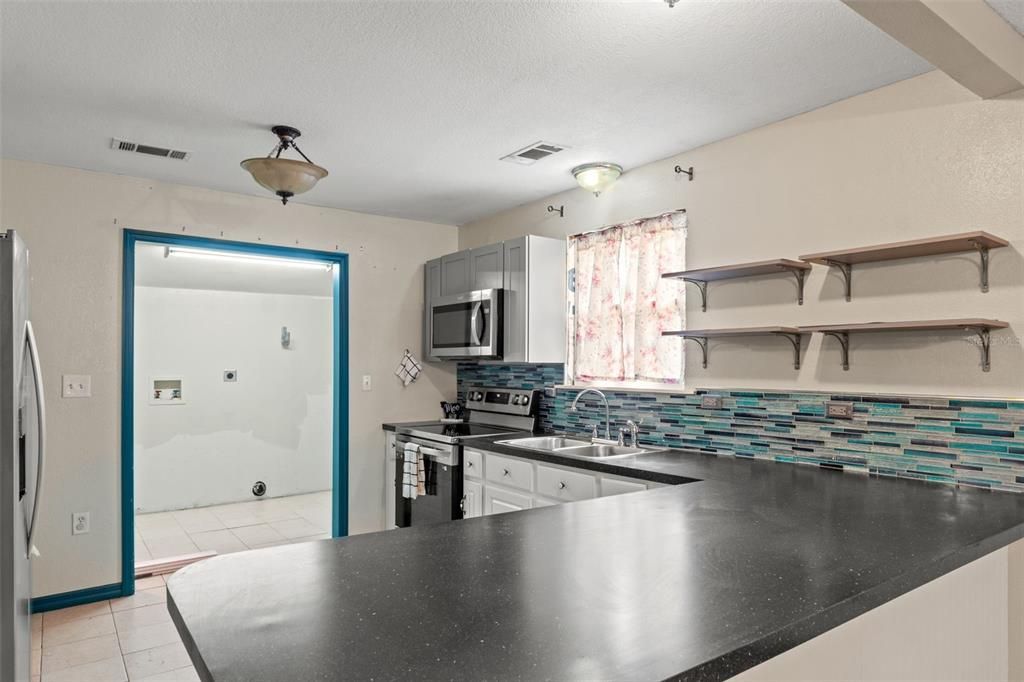 For Sale: $134,000 (2 beds, 1 baths, 768 Square Feet)