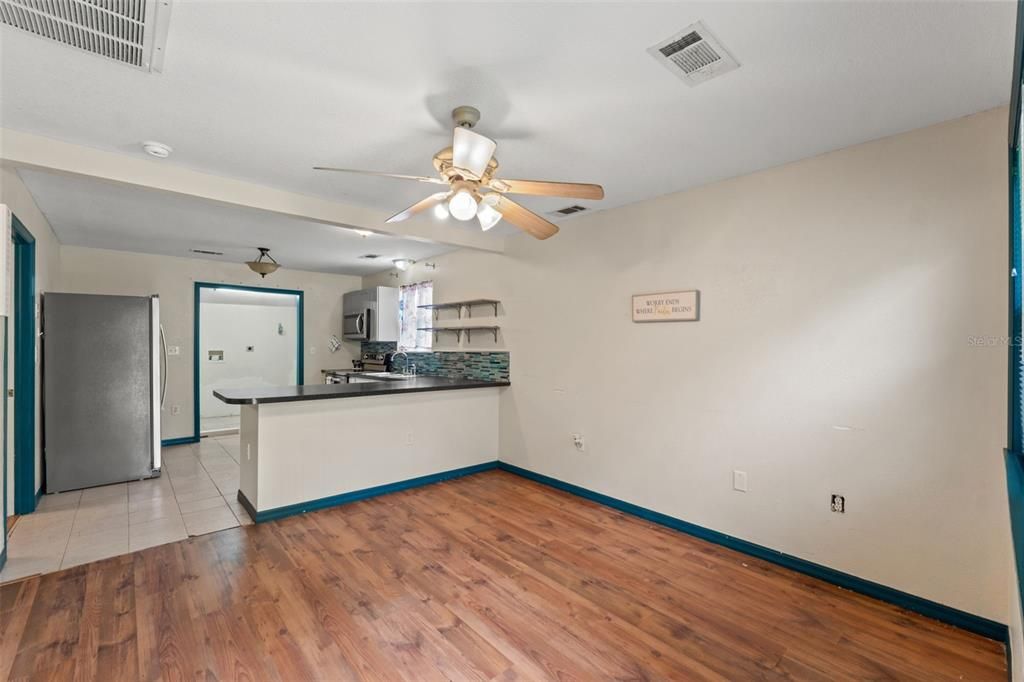 For Sale: $134,000 (2 beds, 1 baths, 768 Square Feet)