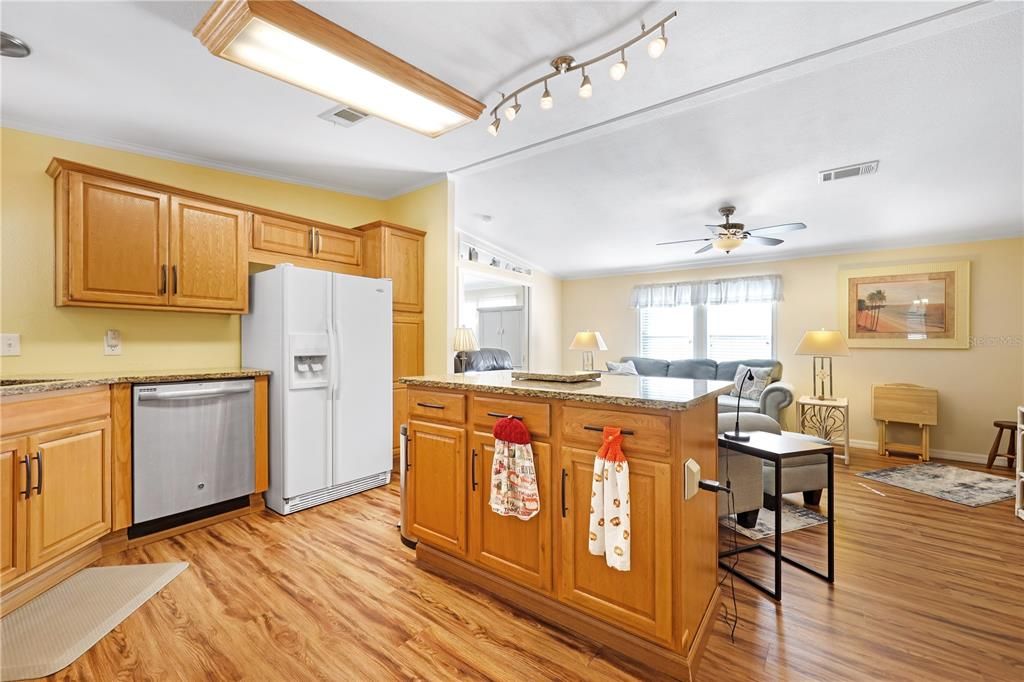 For Sale: $234,000 (2 beds, 2 baths, 1212 Square Feet)