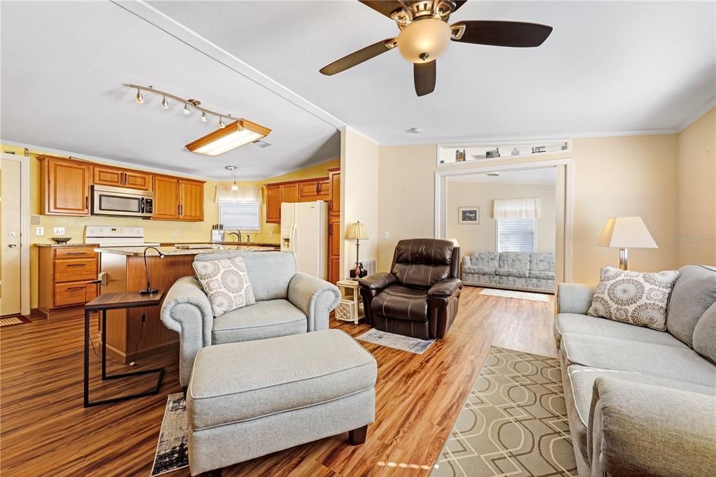 For Sale: $234,000 (2 beds, 2 baths, 1212 Square Feet)