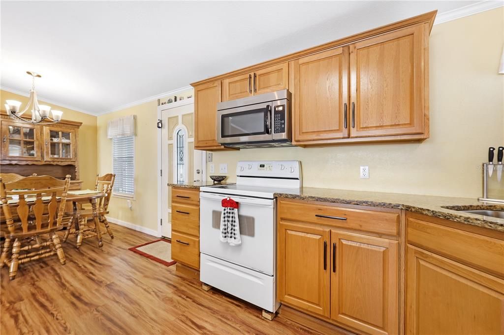 For Sale: $234,000 (2 beds, 2 baths, 1212 Square Feet)