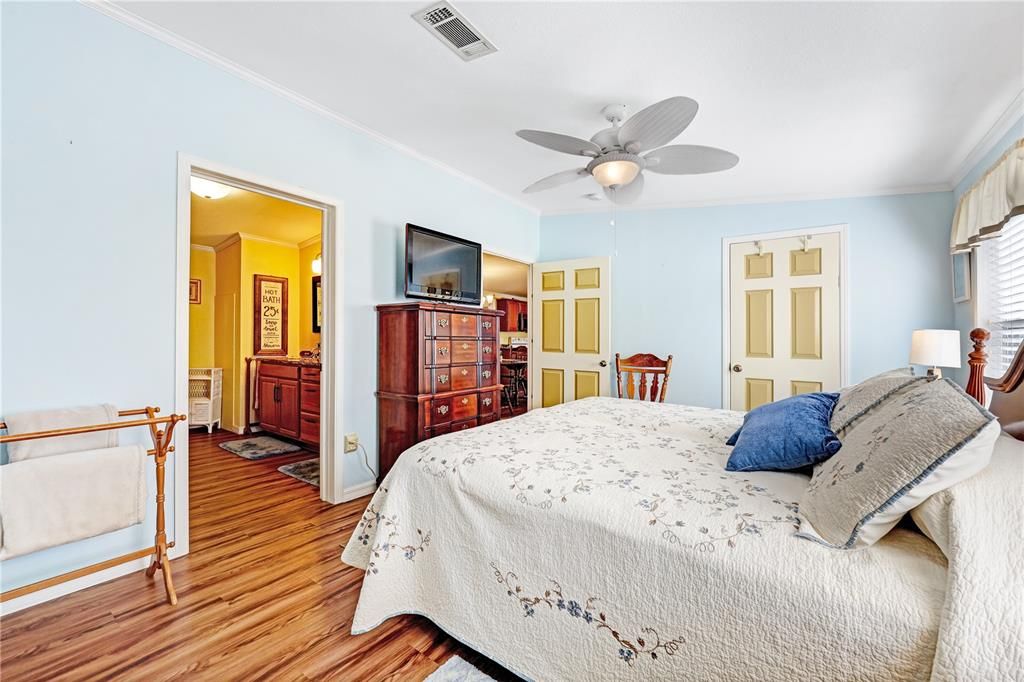 For Sale: $234,000 (2 beds, 2 baths, 1212 Square Feet)