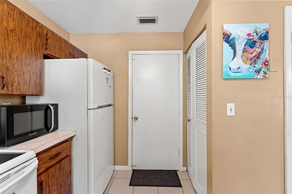 For Sale: $275,000 (3 beds, 2 baths, 1390 Square Feet)