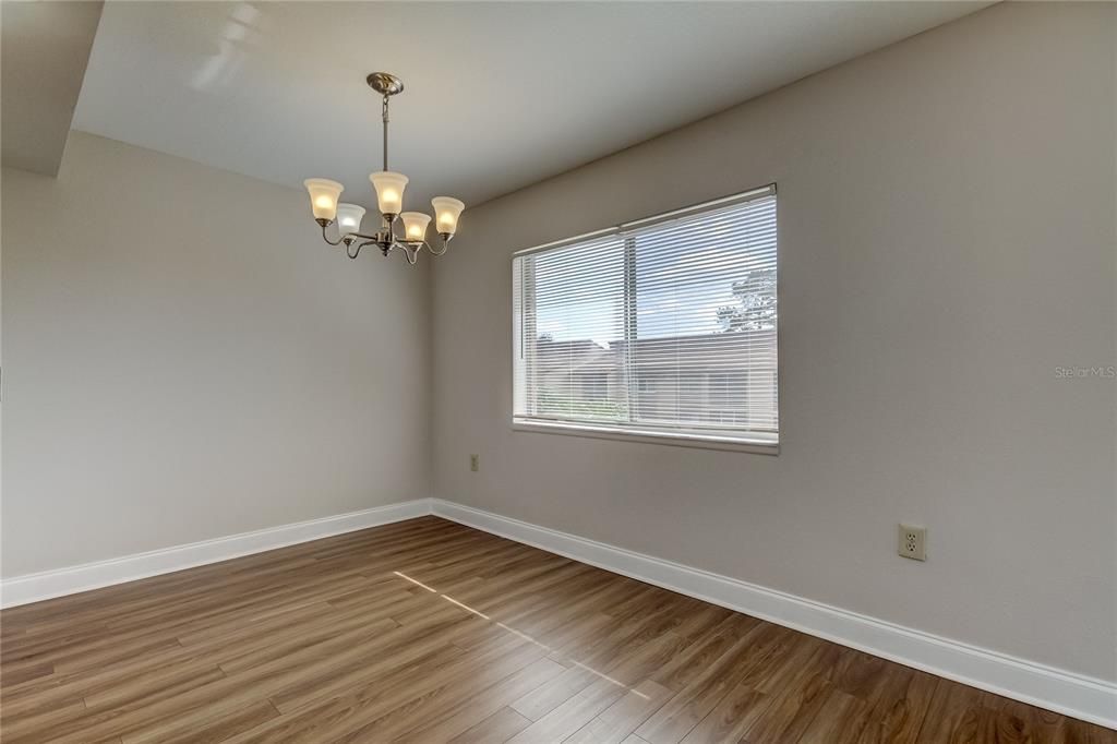 For Sale: $249,000 (2 beds, 2 baths, 1038 Square Feet)