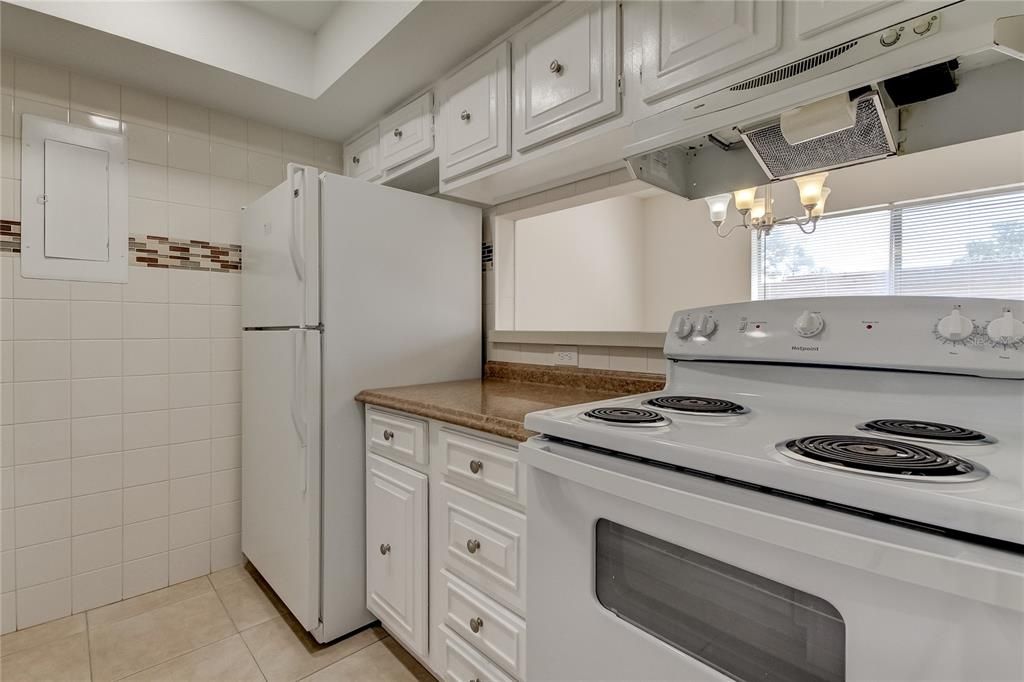 For Sale: $249,000 (2 beds, 2 baths, 1038 Square Feet)