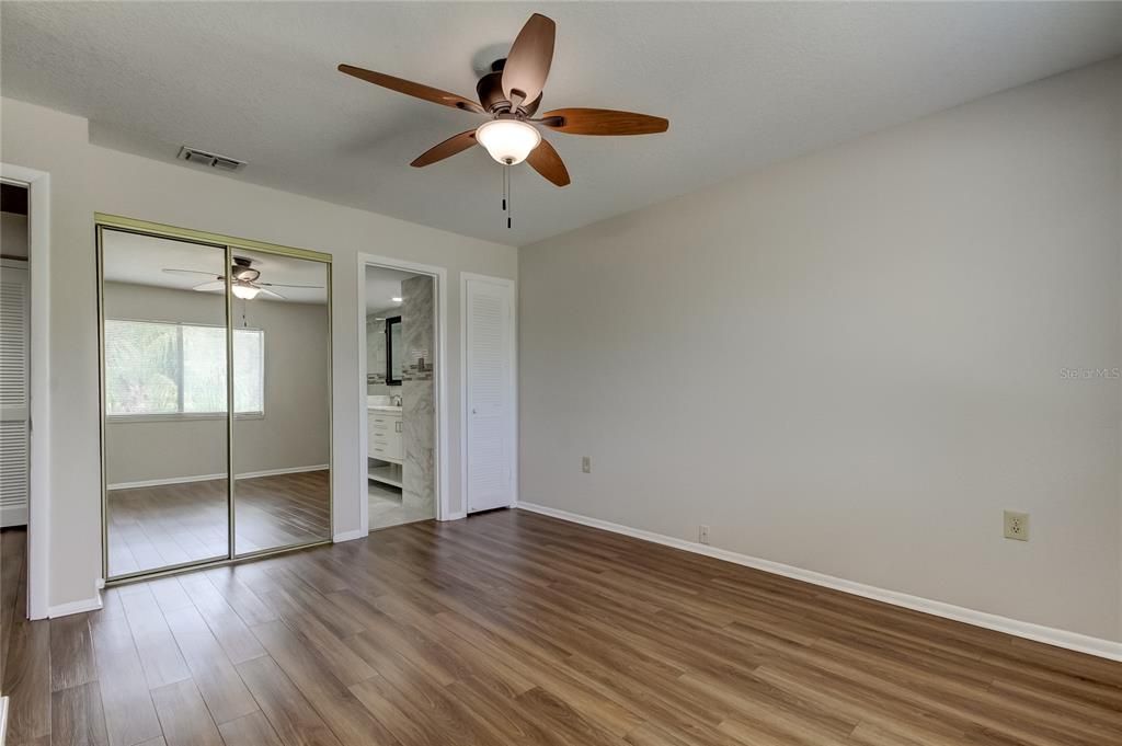 For Sale: $249,000 (2 beds, 2 baths, 1038 Square Feet)