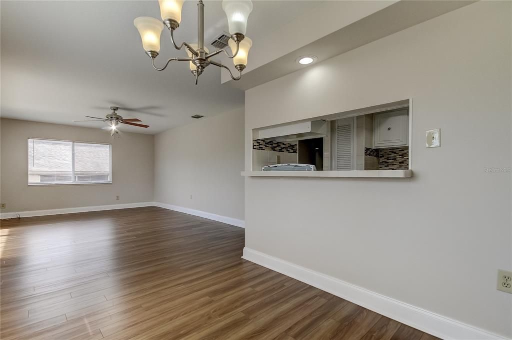 For Sale: $249,000 (2 beds, 2 baths, 1038 Square Feet)