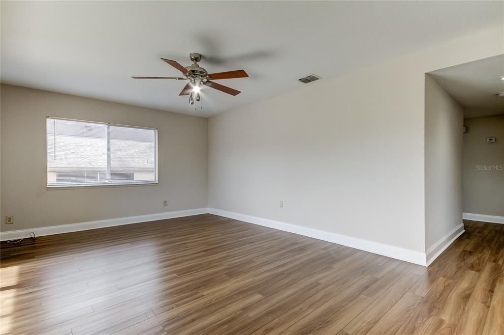 For Sale: $249,000 (2 beds, 2 baths, 1038 Square Feet)