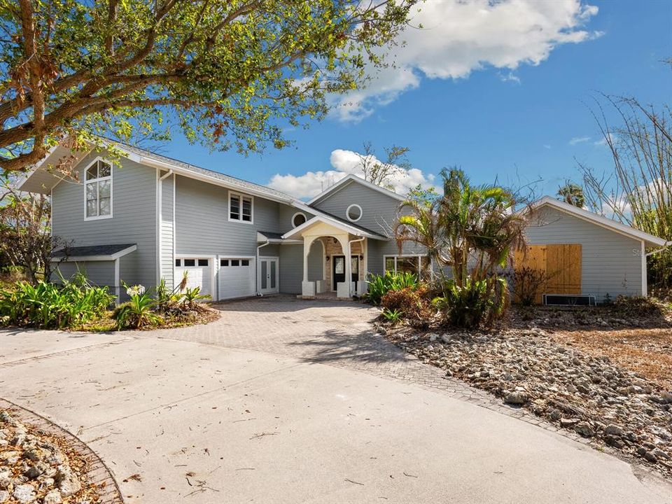 Active With Contract: $1,900,000 (4 beds, 4 baths, 4482 Square Feet)