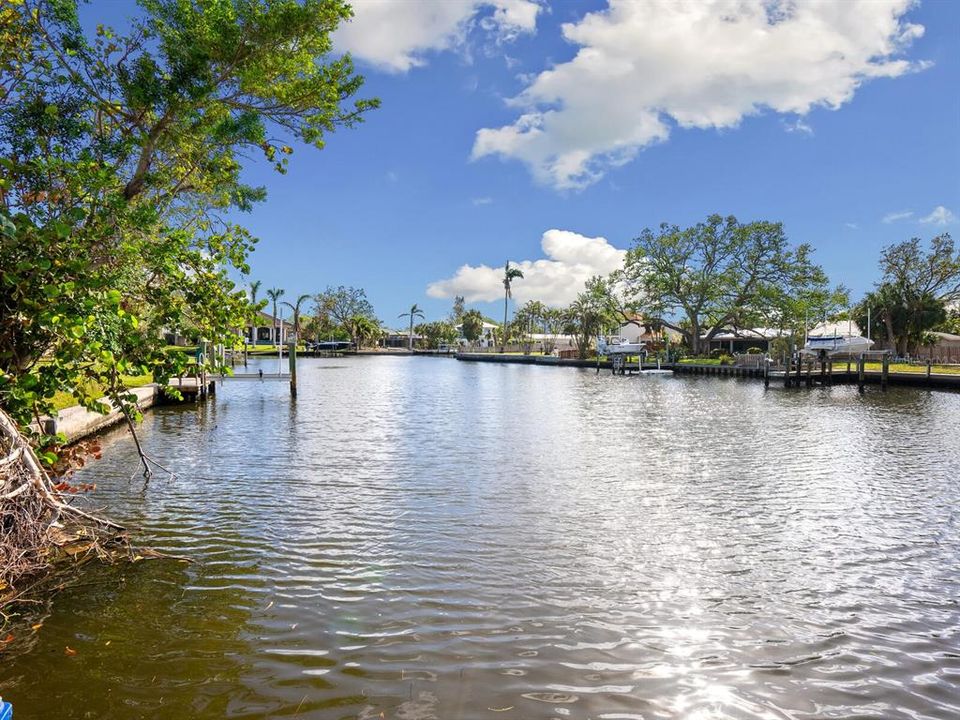 Active With Contract: $1,900,000 (4 beds, 4 baths, 4482 Square Feet)