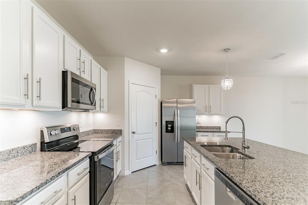 granite counter tops and stainless steel appliances