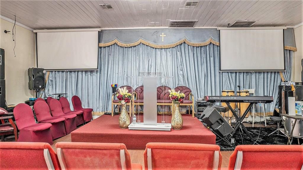 En Venta: $1,150,000 (0 camas, 0 baños, 1963 Pies cuadrados)