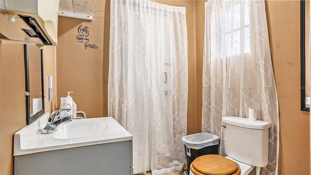 En Venta: $1,150,000 (0 camas, 0 baños, 1963 Pies cuadrados)