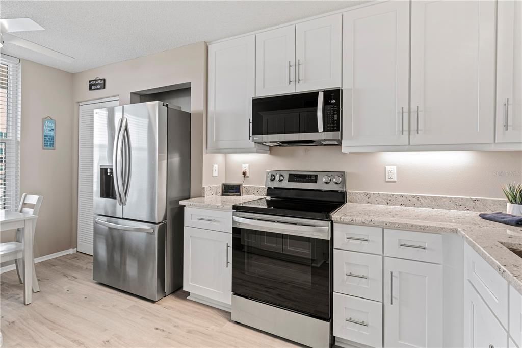 For Sale: $314,900 (2 beds, 2 baths, 1256 Square Feet)