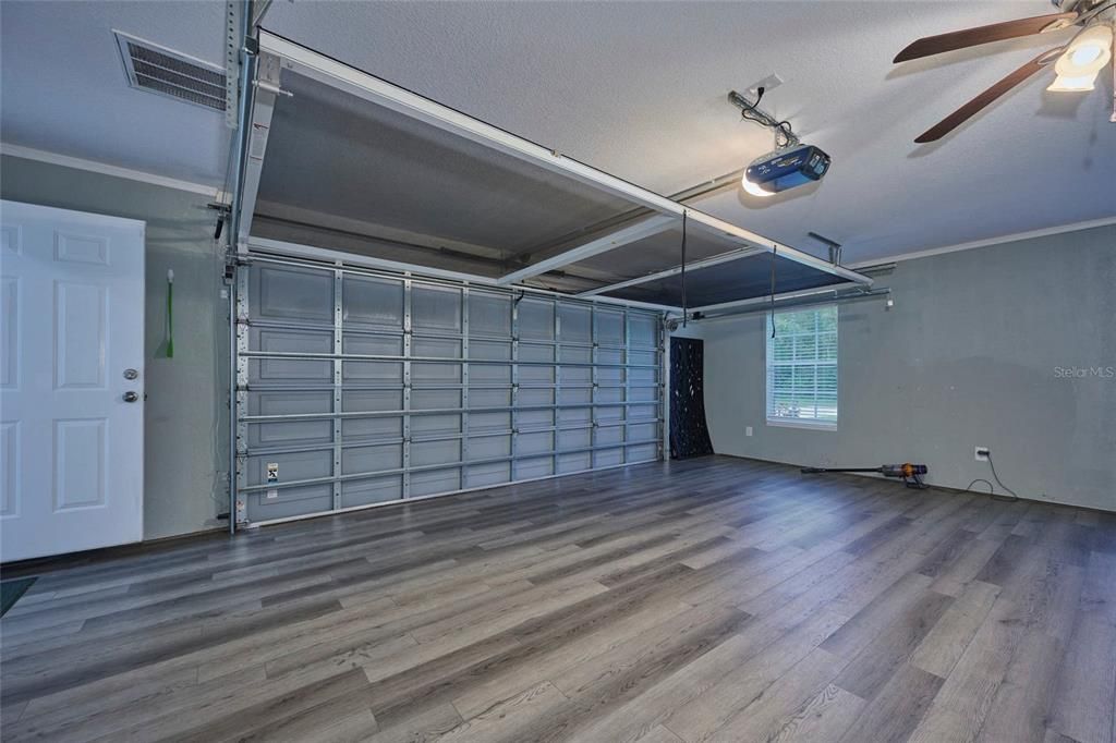 View of garage showing retractable Lifestyle Screen.