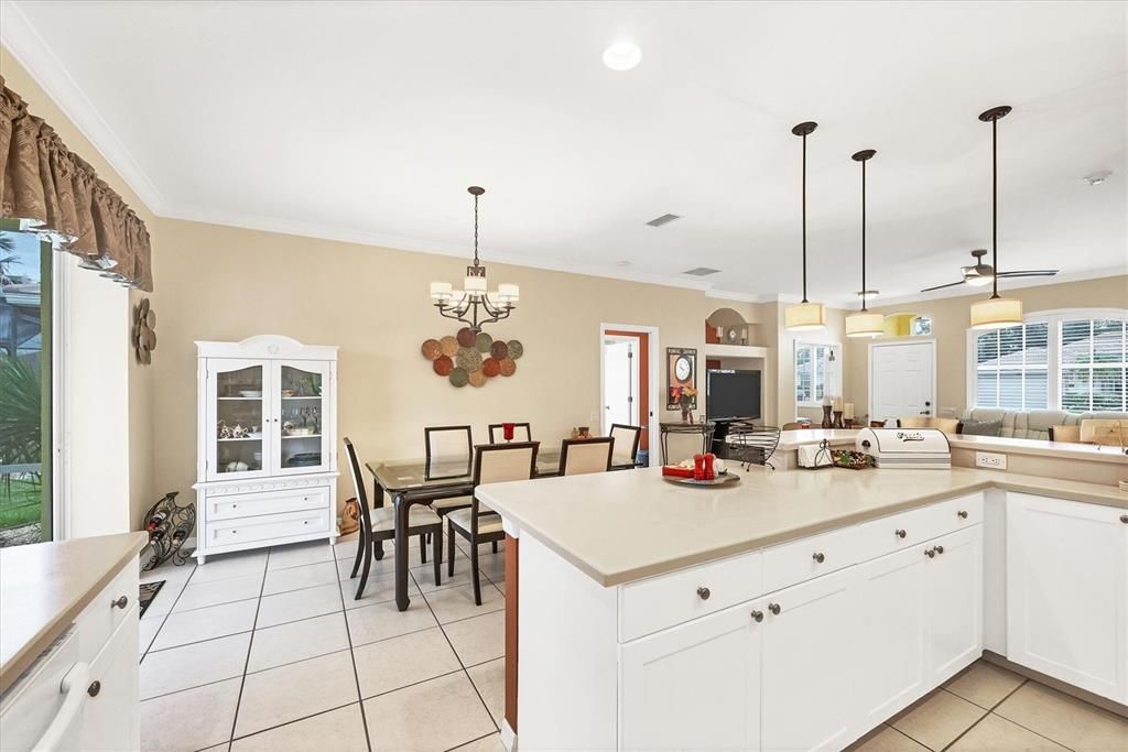 Kitchen & Dining area