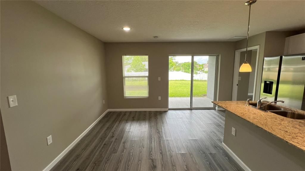 For Rent: $1,799 (4 beds, 2 baths, 1710 Square Feet)