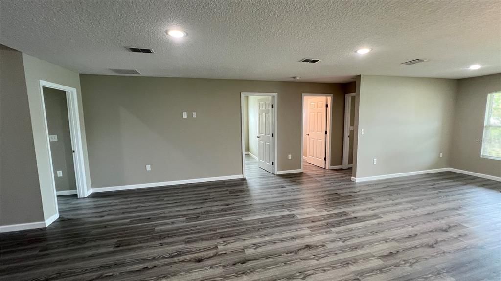 For Rent: $1,799 (4 beds, 2 baths, 1710 Square Feet)