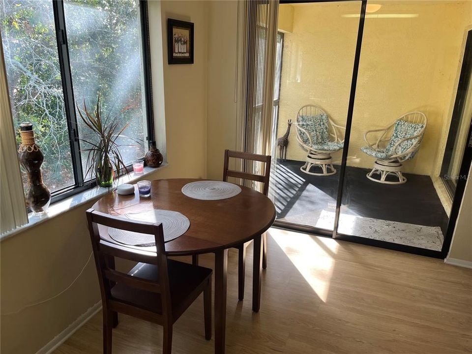 For Sale: $154,888 (1 beds, 1 baths, 790 Square Feet)