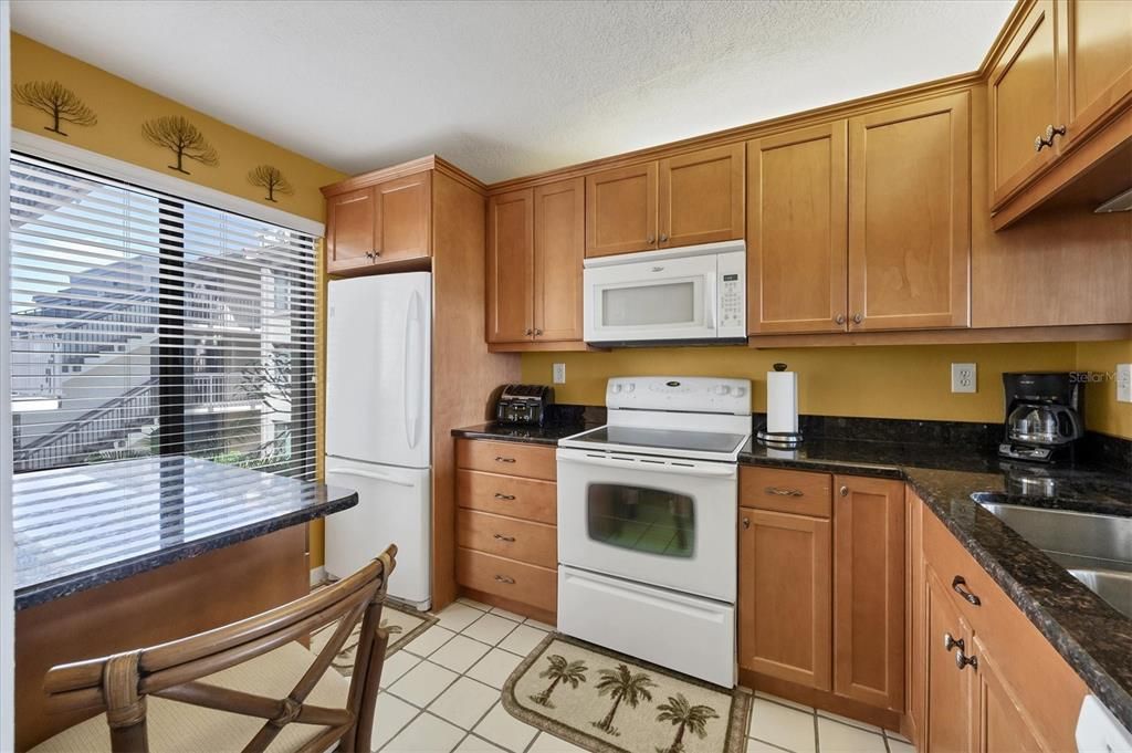 For Sale: $469,000 (2 beds, 2 baths, 890 Square Feet)