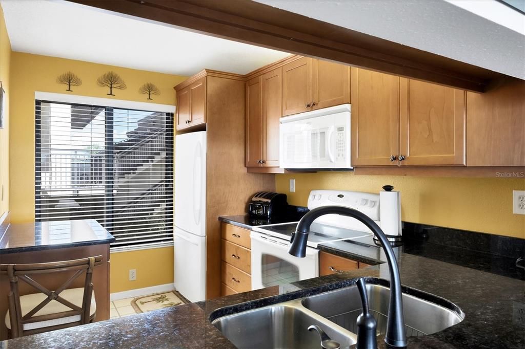 For Sale: $469,000 (2 beds, 2 baths, 890 Square Feet)