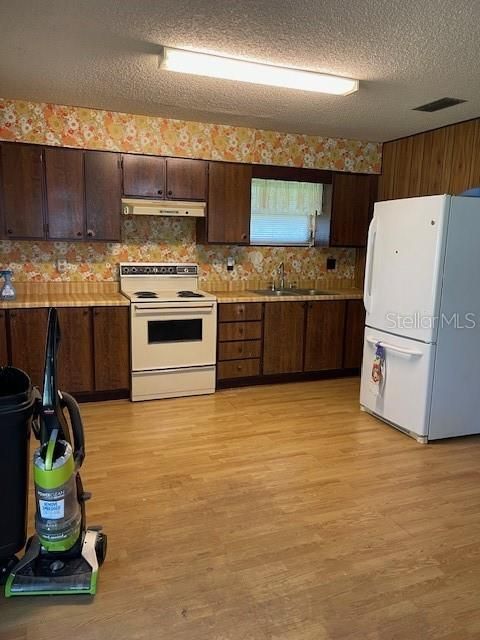 For Sale: $140,000 (2 beds, 1 baths, 1008 Square Feet)