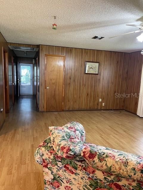 For Sale: $140,000 (2 beds, 1 baths, 1008 Square Feet)