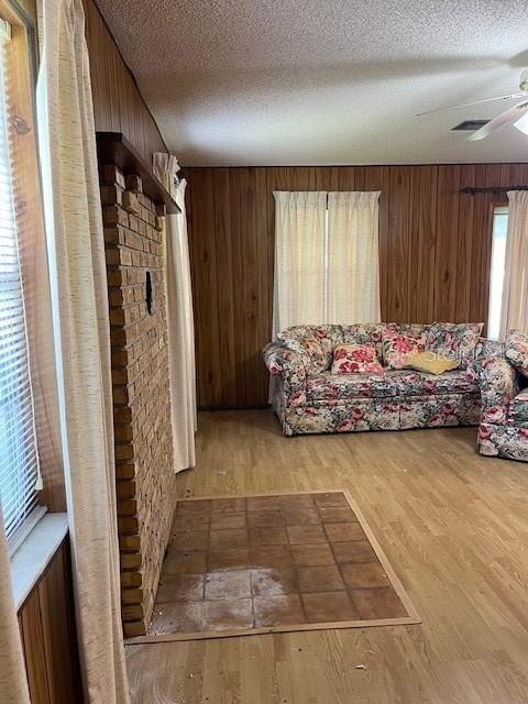 For Sale: $140,000 (2 beds, 1 baths, 1008 Square Feet)