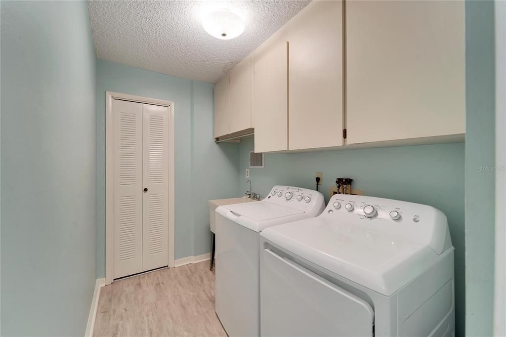 For Sale: $284,900 (2 beds, 2 baths, 1829 Square Feet)