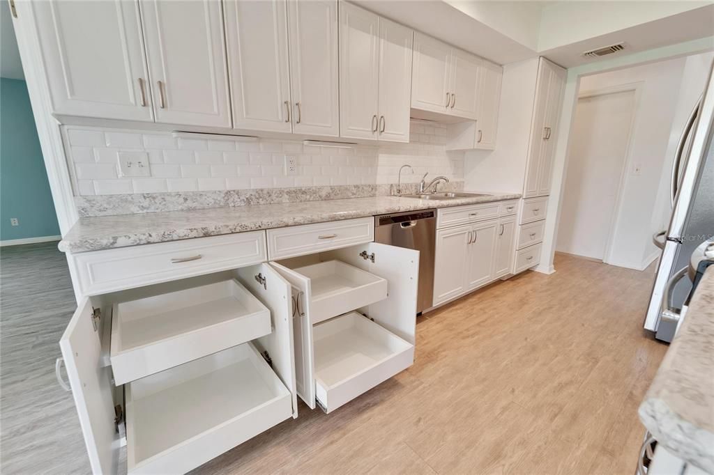 For Sale: $284,900 (2 beds, 2 baths, 1829 Square Feet)