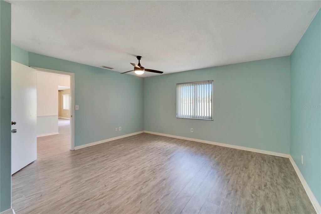 For Sale: $284,900 (2 beds, 2 baths, 1829 Square Feet)