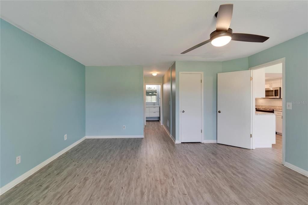 For Sale: $284,900 (2 beds, 2 baths, 1829 Square Feet)