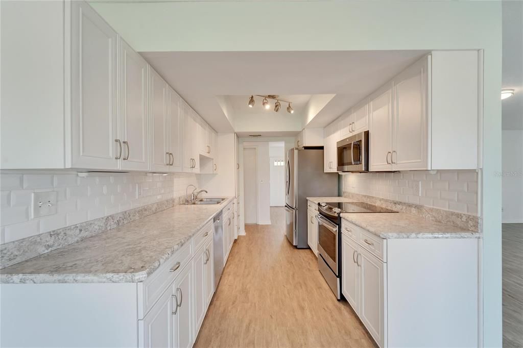 For Sale: $284,900 (2 beds, 2 baths, 1829 Square Feet)