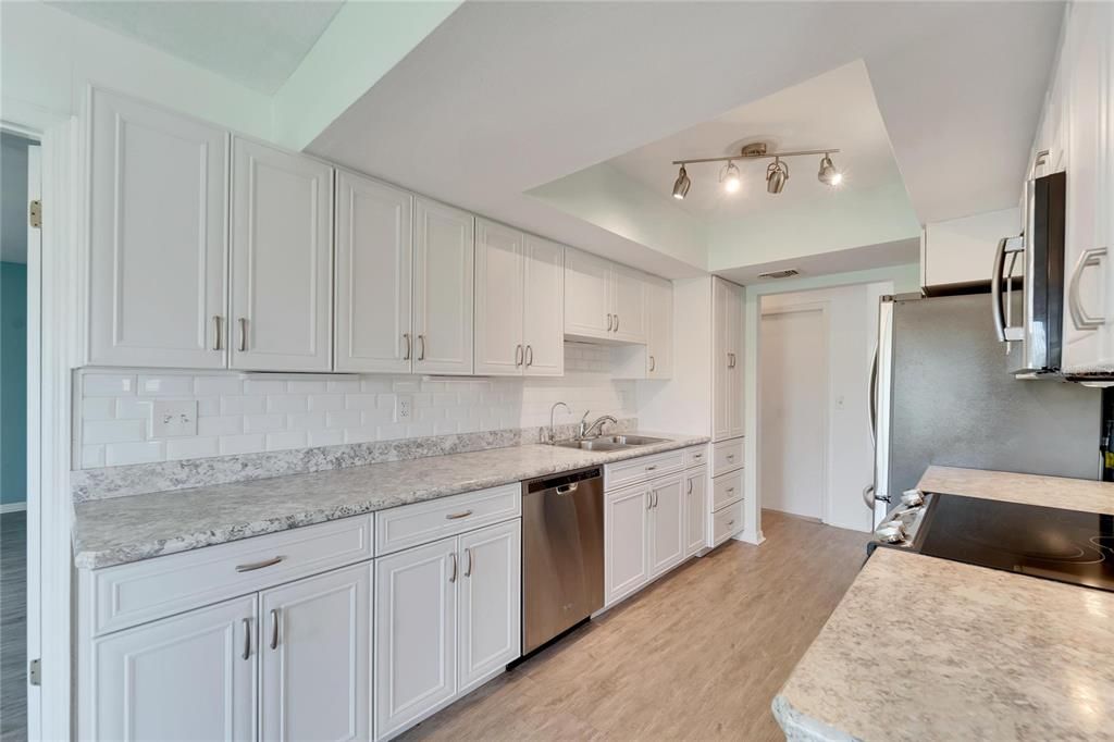 For Sale: $284,900 (2 beds, 2 baths, 1829 Square Feet)