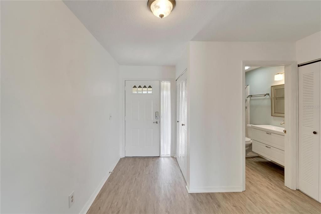 For Sale: $284,900 (2 beds, 2 baths, 1829 Square Feet)