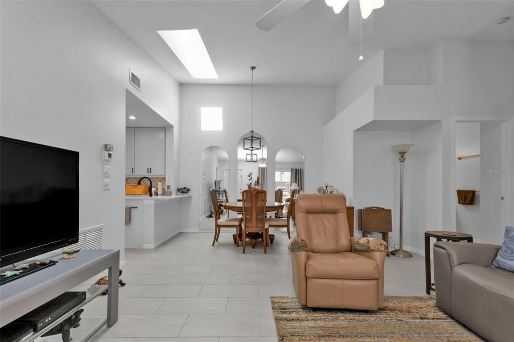 LIGHT AND BRIGHT - VAULTED CEILINGS