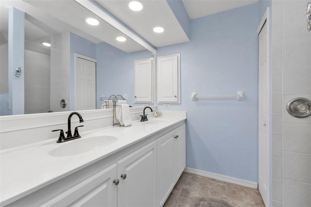 PrimaryEnsuite Bathroom with Double Sinks