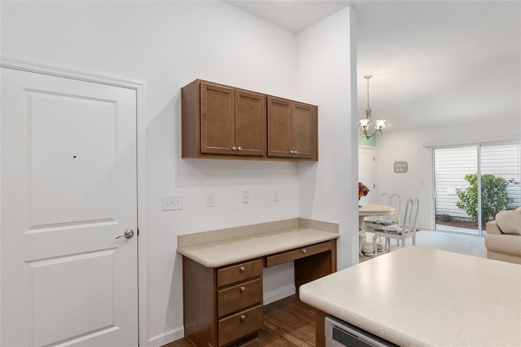 For Sale: $317,900 (2 beds, 2 baths, 1227 Square Feet)