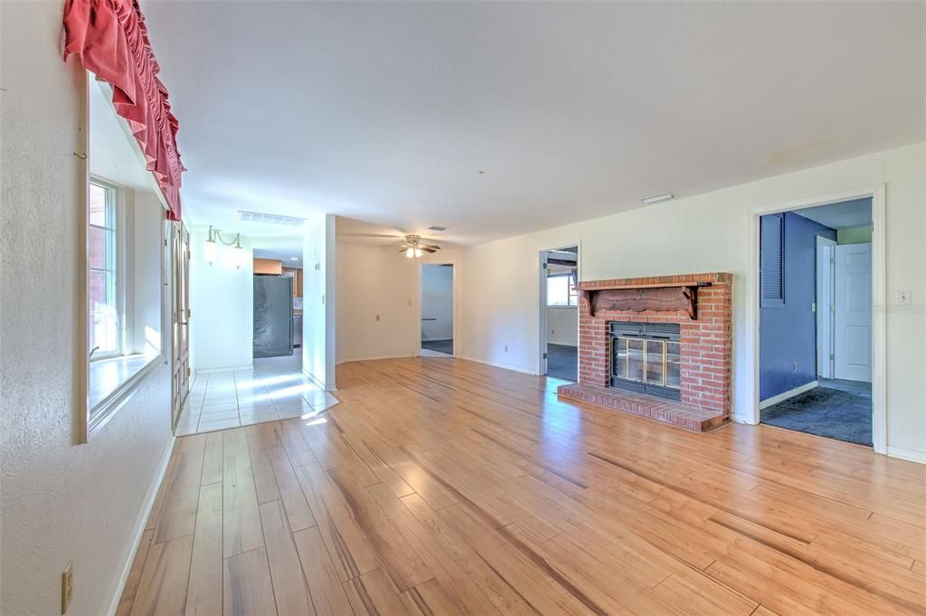 Active With Contract: $496,000 (3 beds, 2 baths, 1824 Square Feet)