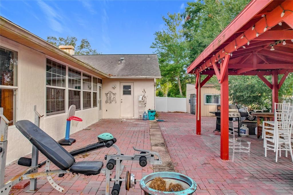 For Sale: $435,000 (4 beds, 2 baths, 2067 Square Feet)