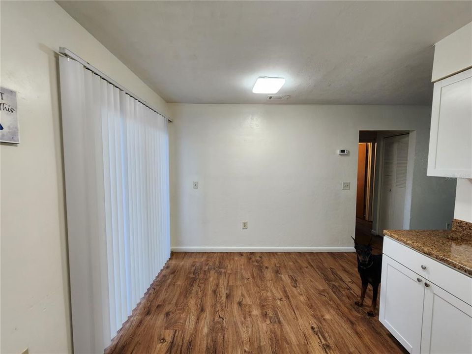 For Rent: $1,000 (2 beds, 1 baths, 840 Square Feet)