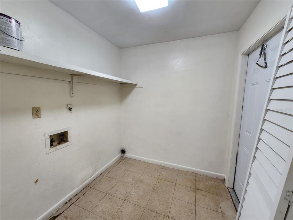 For Rent: $1,000 (2 beds, 1 baths, 840 Square Feet)