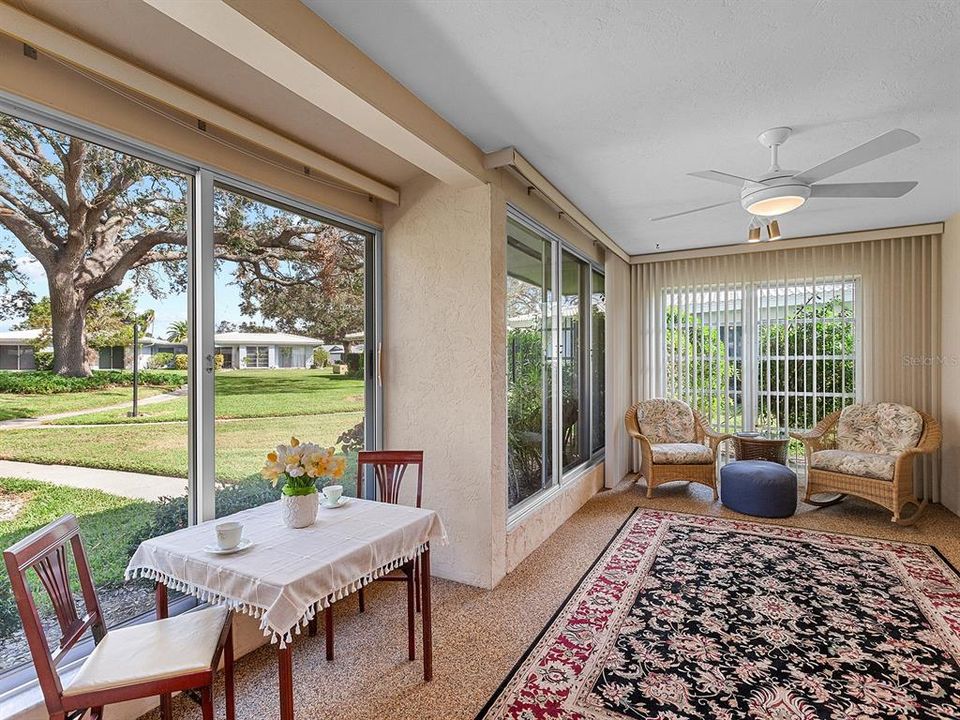 Large Florida room overlooking the tranquil greenspace.