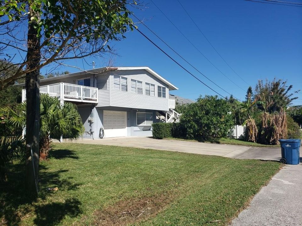 For Sale: $650,000 (3 beds, 3 baths, 1696 Square Feet)