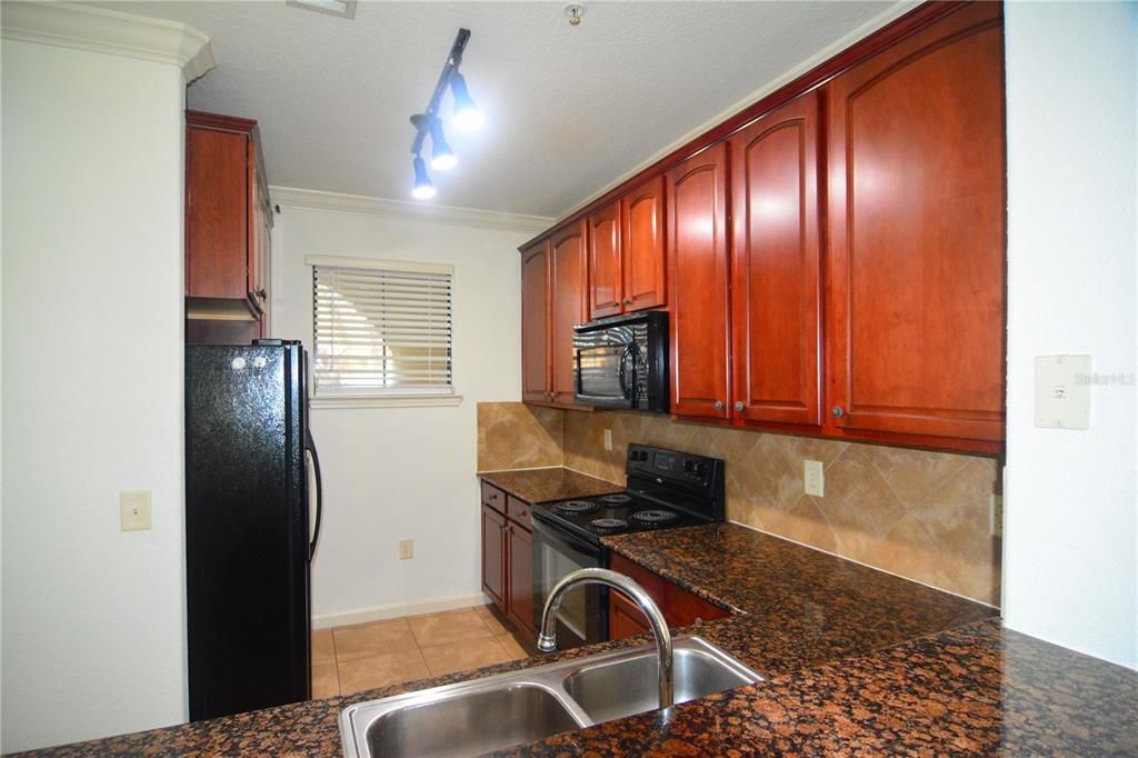 For Sale: $237,000 (3 beds, 3 baths, 1217 Square Feet)